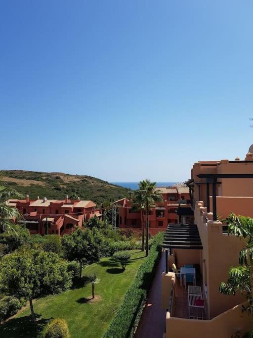Penthouse Paradiso: 2Br Oasis In Casares Del Sol Dış mekan fotoğraf
