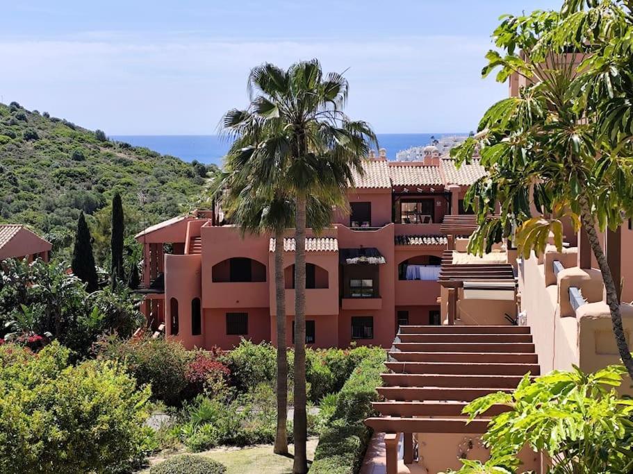 Penthouse Paradiso: 2Br Oasis In Casares Del Sol Dış mekan fotoğraf