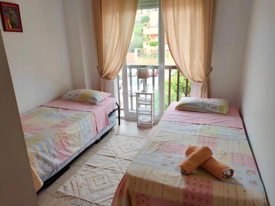 Penthouse Paradiso: 2Br Oasis In Casares Del Sol Dış mekan fotoğraf